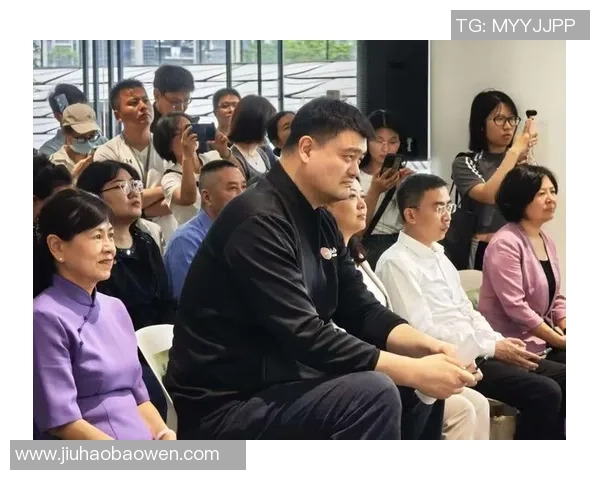 姚明深情回忆父母对自己成长的影响与教诲，感恩之情溢于言表