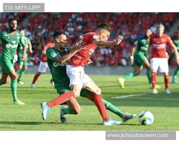 友谊赛激战：里昂小胜曼城红牌争议引发全场热议